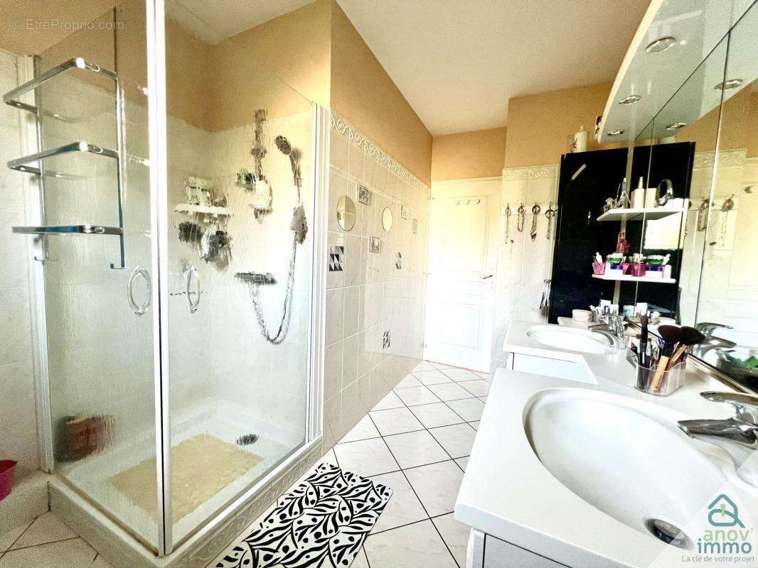 Maison à FONTAINE-LE-COMTE