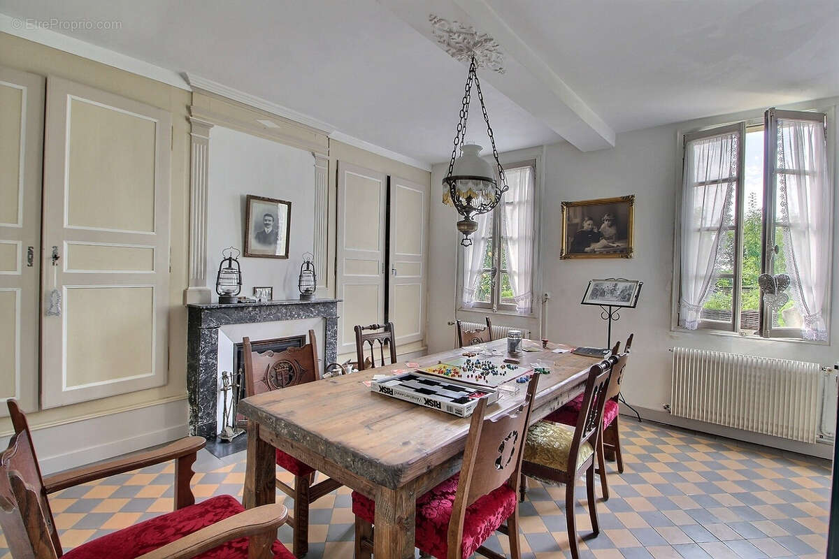 Maison à CHESSY-LES-PRES