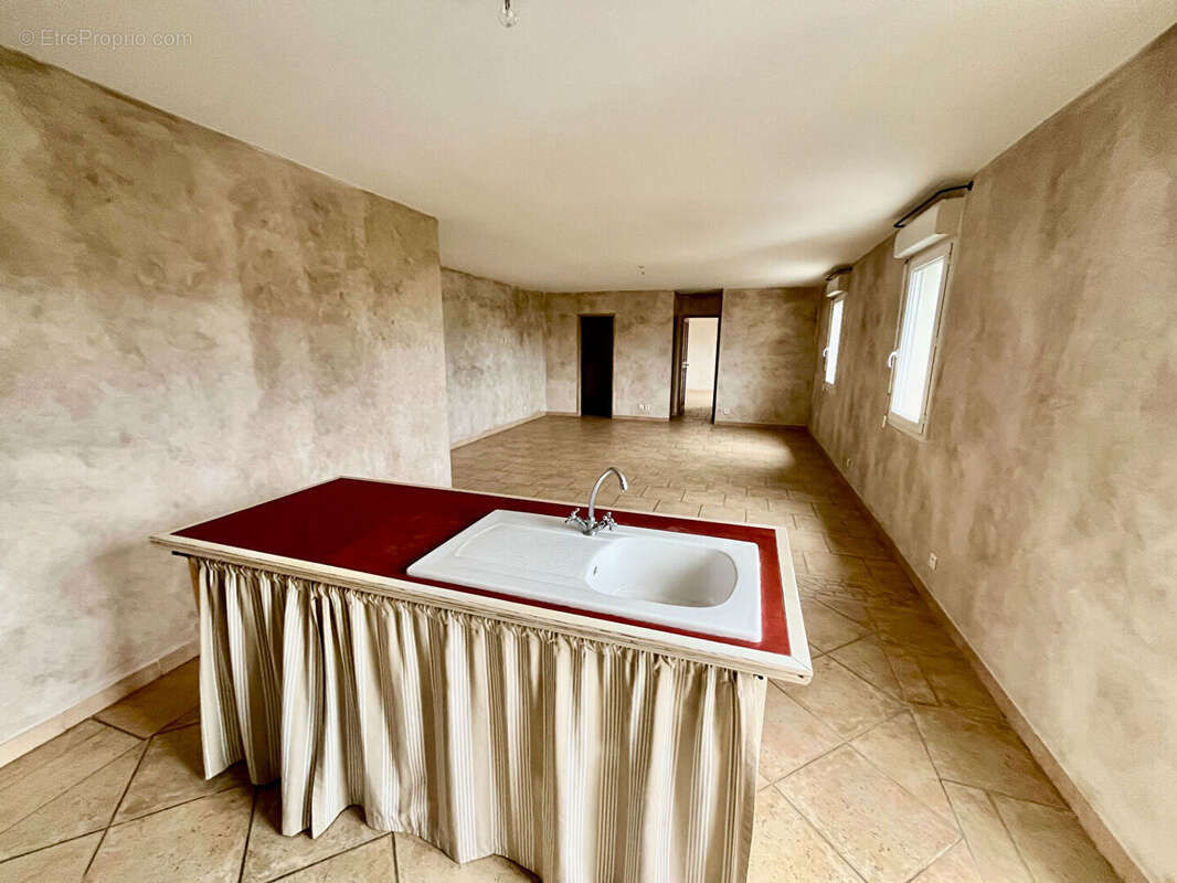 Appartement à L'ISLE-SUR-LA-SORGUE