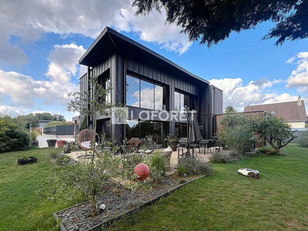 Maison à SAINT-OUEN-DE-THOUBERVILLE