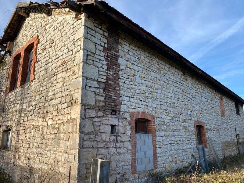 Appartement à NURIEUX-VOLOGNAT