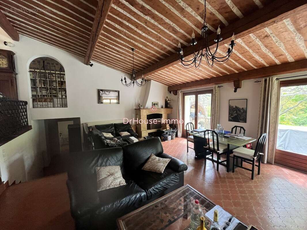 Maison à MEOUNES-LES-MONTRIEUX