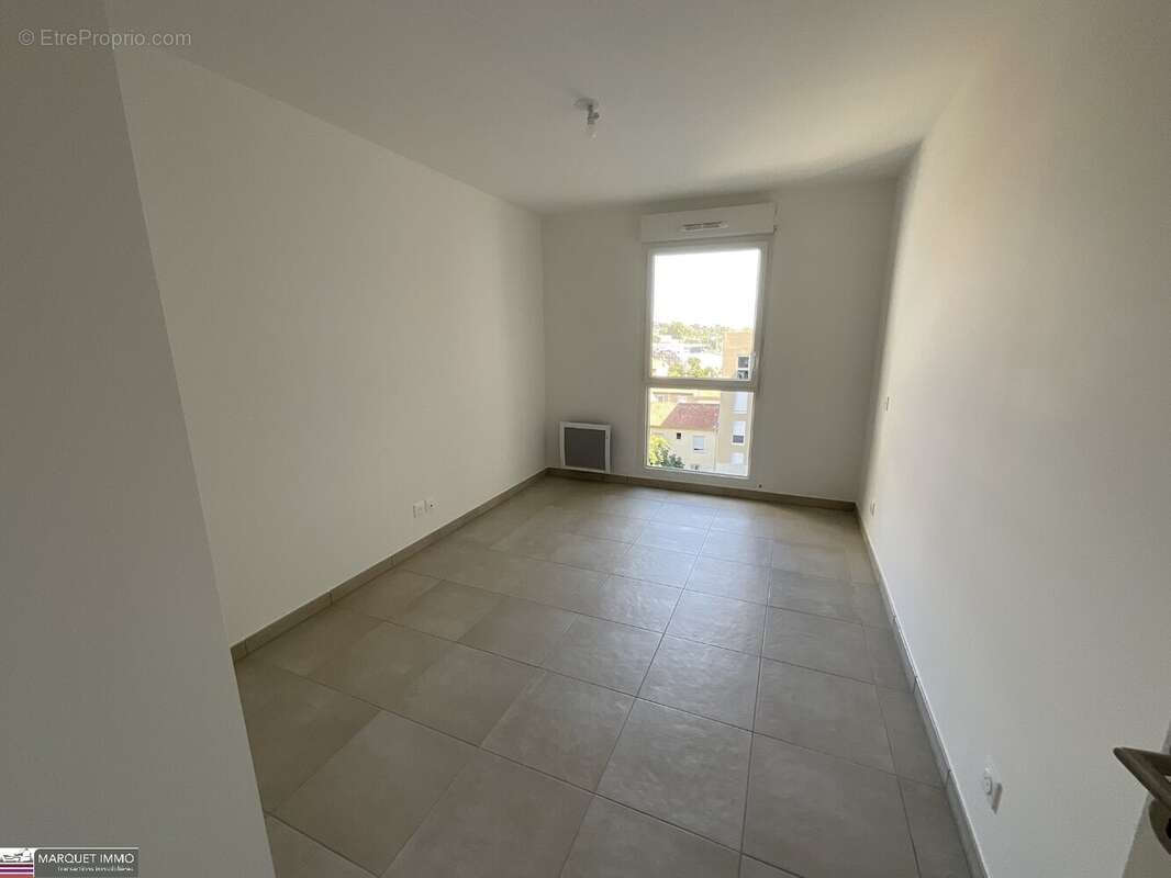 APT T4 offrant 80 m² avec terrasse 19 m² et parking au 5° étage avec ascenseur... - photo 10