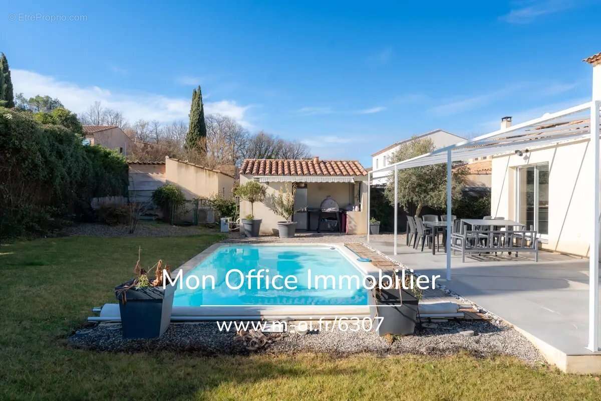 Maison à LE PUY-SAINTE-REPARADE