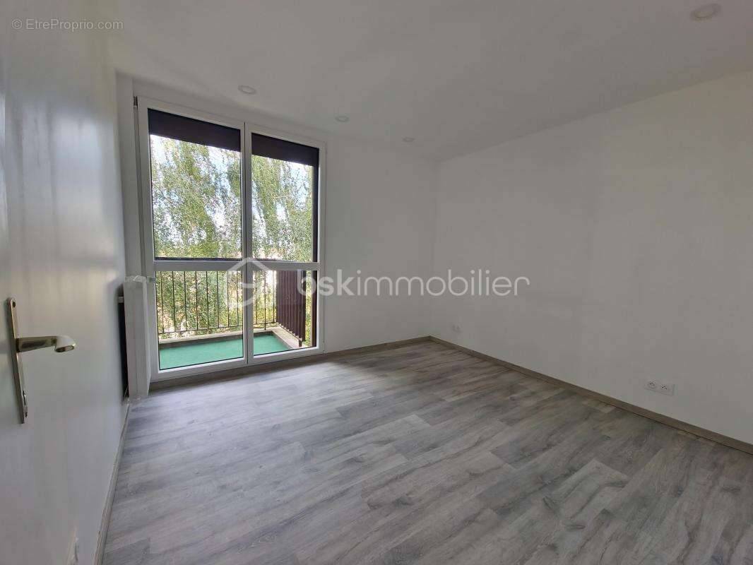 Appartement à LES PAVILLONS-SOUS-BOIS