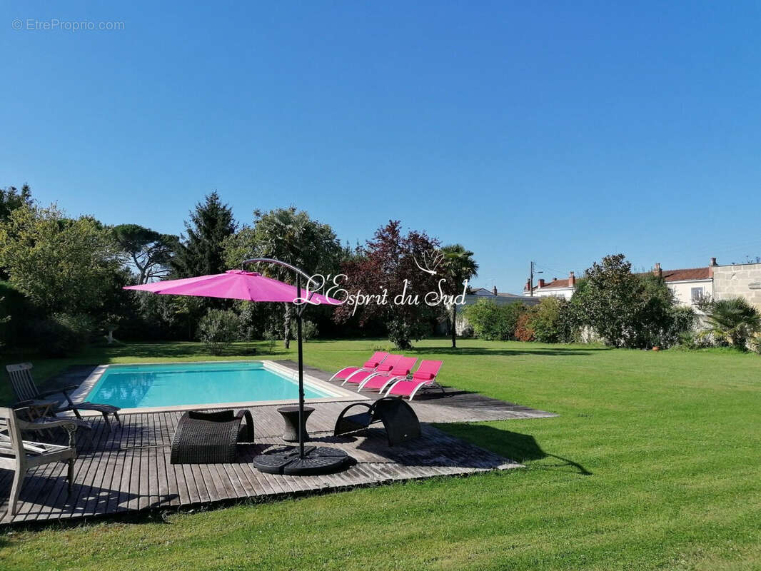 Maison 400 m² à Libourne  - photo 2