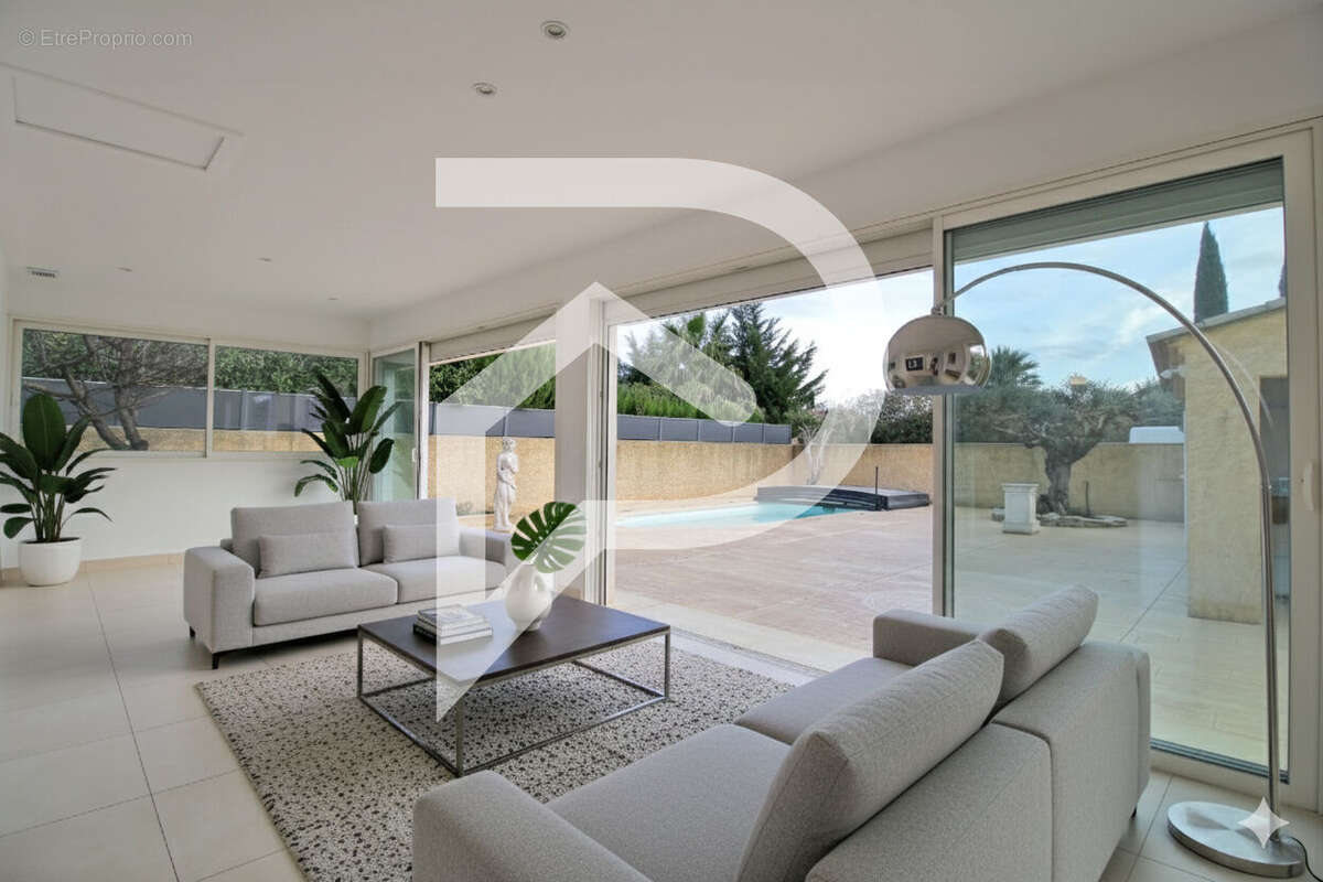 Maison à SAINT-LAURENT-D'AIGOUZE