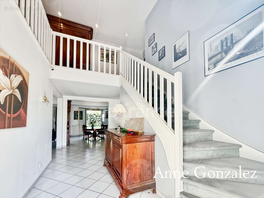 Saint Jean le Blanc, à 5 minutes d'Orleans dans un secteur privilégié etcherché à vendre grande maison familiale de 235 m2, 5 ch - photo 11