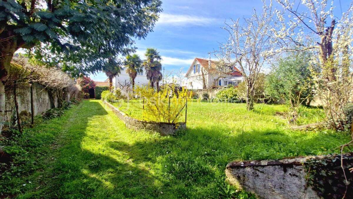 Maison à VIC-EN-BIGORRE