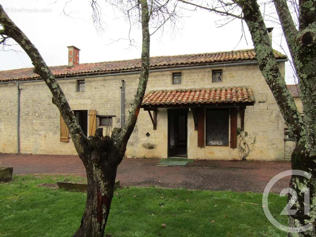 Maison à PIOUSSAY