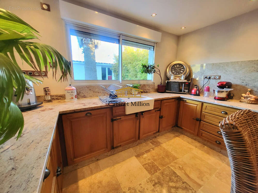 Maison à VIC-LA-GARDIOLE