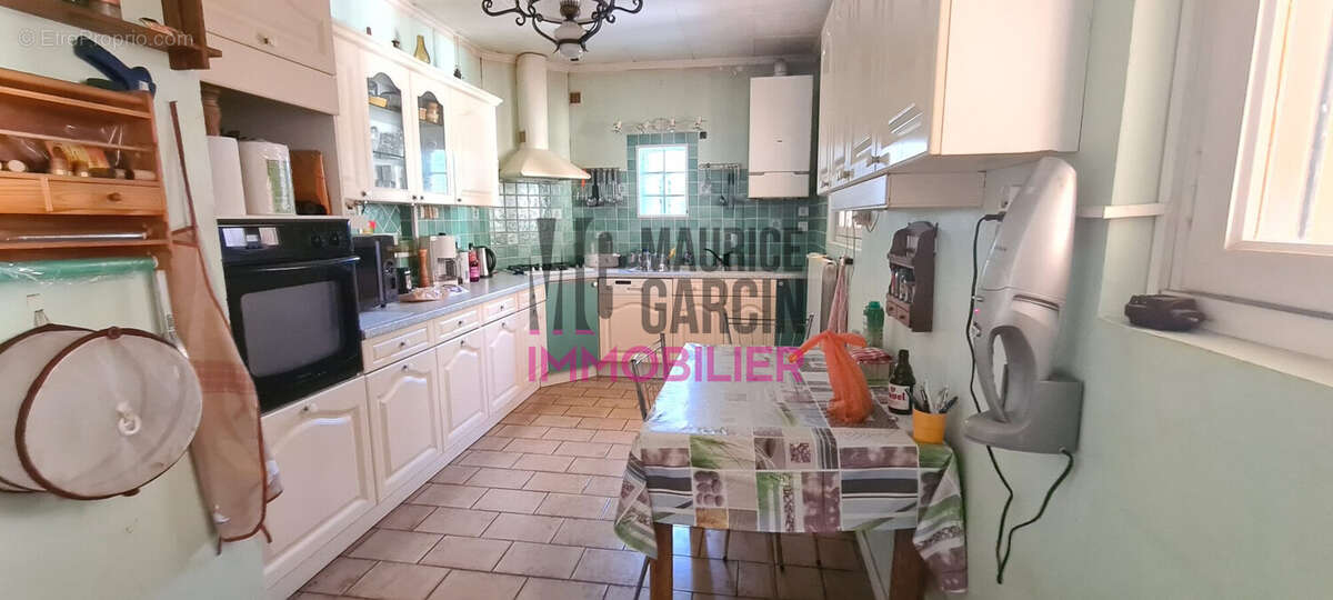 Maison à ENTRAIGUES-SUR-LA-SORGUE