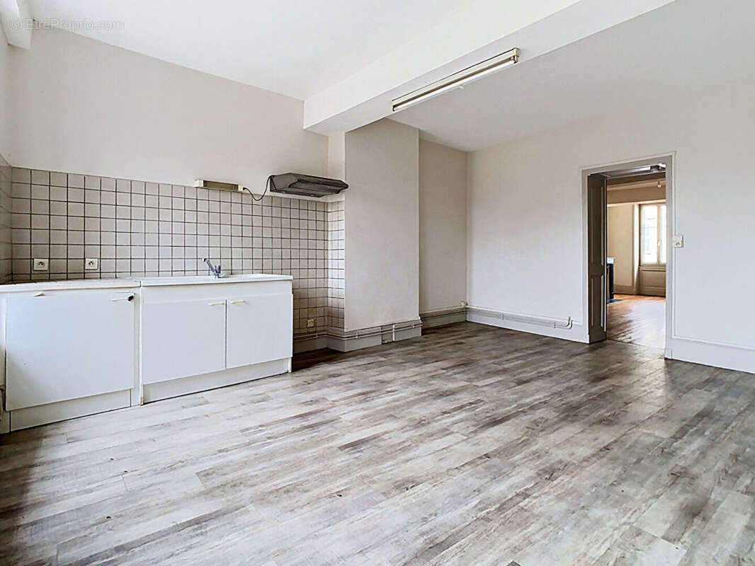 Appartement à PONT-DE-VAUX