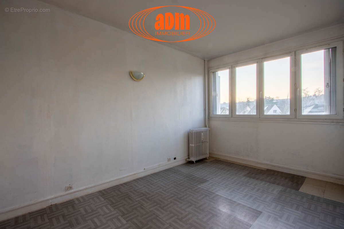 Avenue Clémenceau  Appartement F3 avec balcon, parking et cave - photo 6