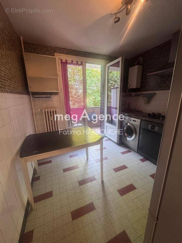 Appartement à LE CHAMBON-FEUGEROLLES