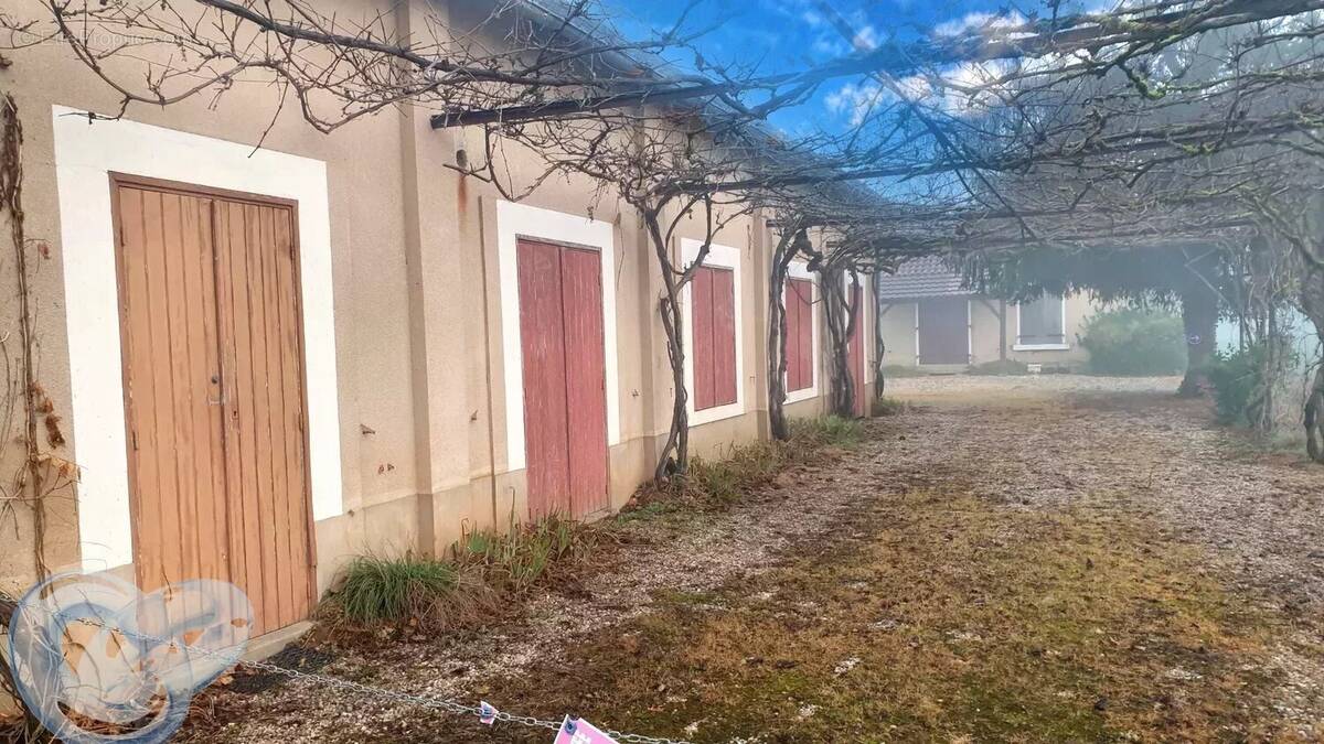 Commerce à BEYNAC-ET-CAZENAC