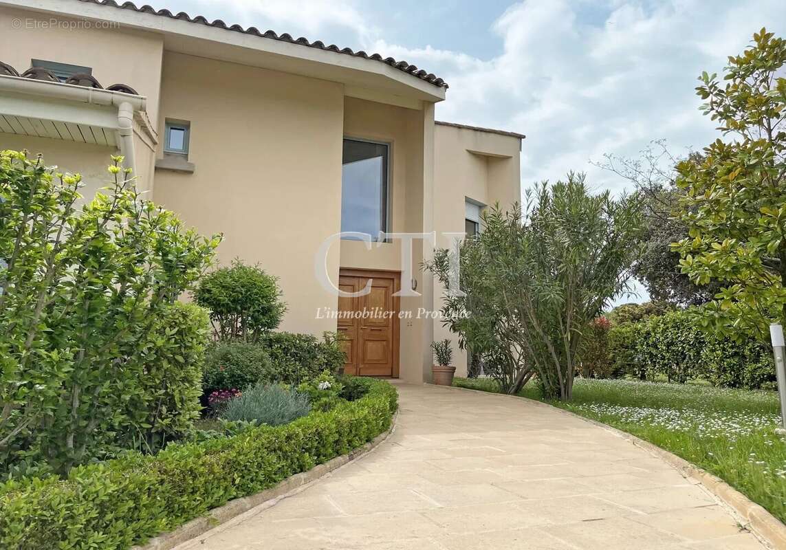 Villa architecturale d'exception avec vue sur le Mont-Ventoux, à proximité de L'Isle-sur-la-Sorgue - photo 3