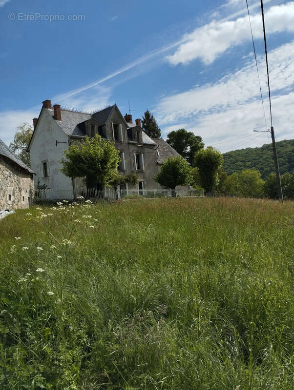 Maison à RIOM-ES-MONTAGNES