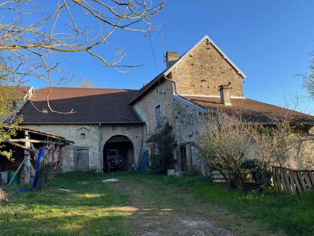 Maison à VAUCONCOURT-NERVEZAIN