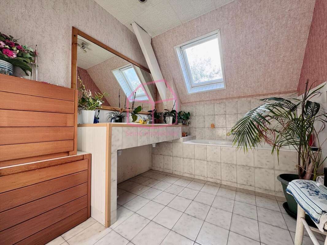 Maison à L'HAY-LES-ROSES