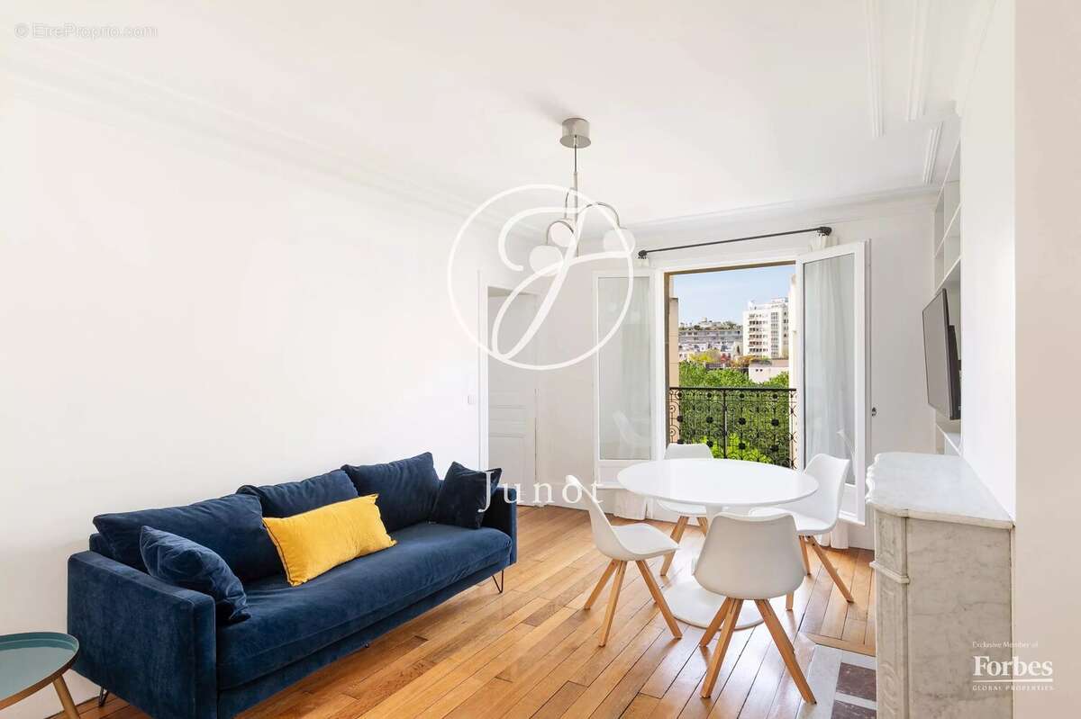 Appartement à PARIS-16E