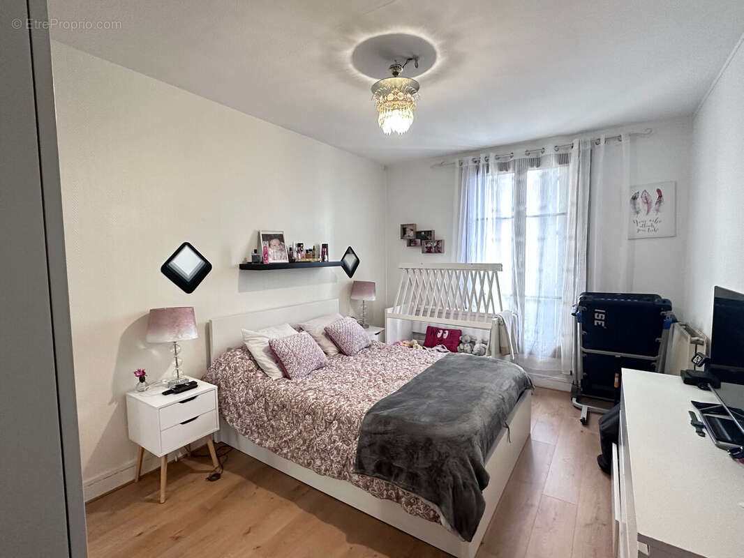 Appartement à VAUJOURS