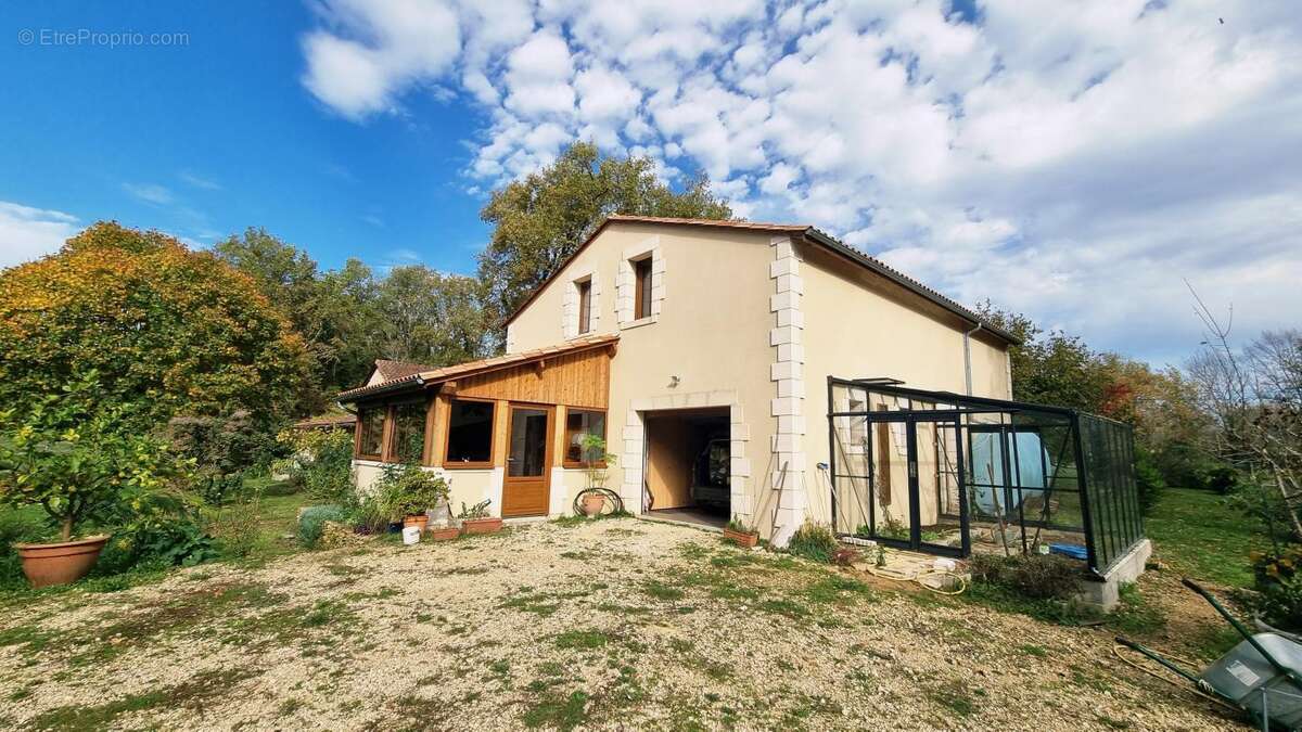 Maison à SAINT-FELIX-DE-VILLADEIX