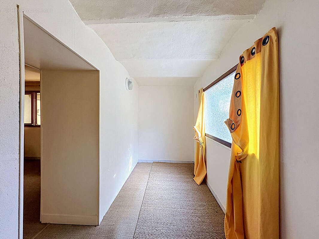 Vendre ensemble immobilier de 395 m² avec piscine à arles - photo 3