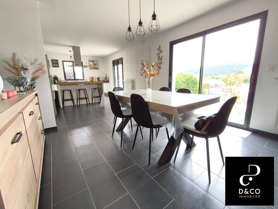 Maison à CHARNAY-LES-MACON