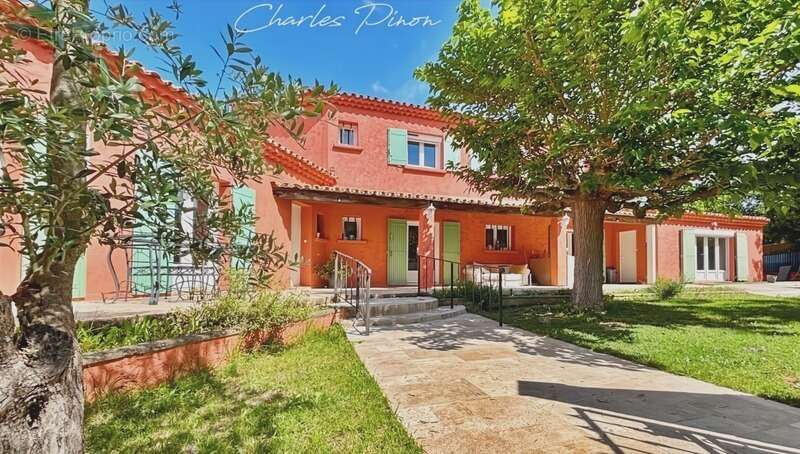 Maison à SAINT-CANNAT