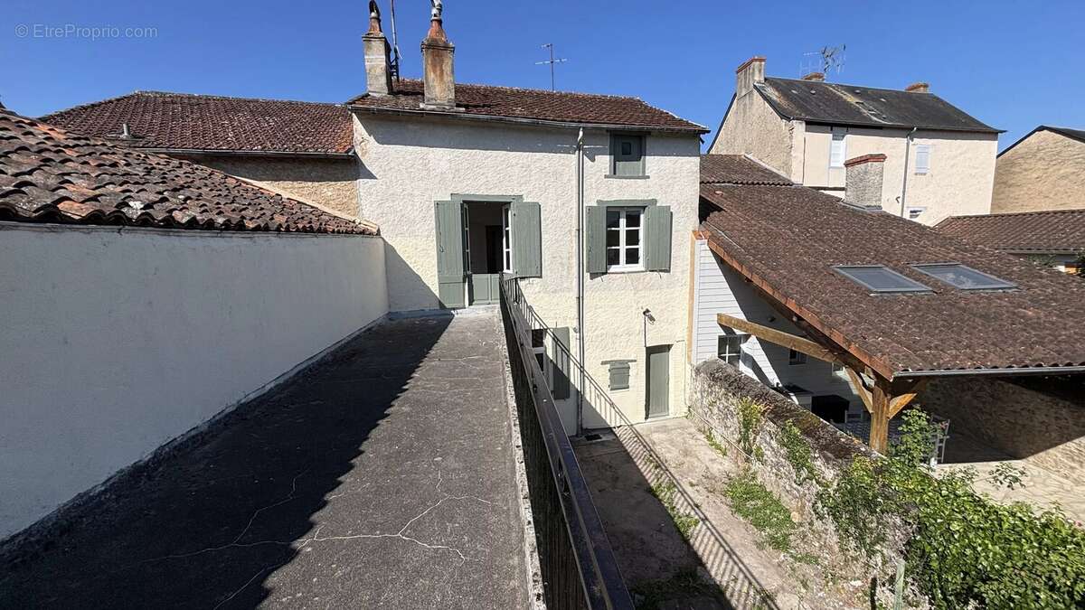 Maison de ville rénovée au centre de Montmorillon - photo 11