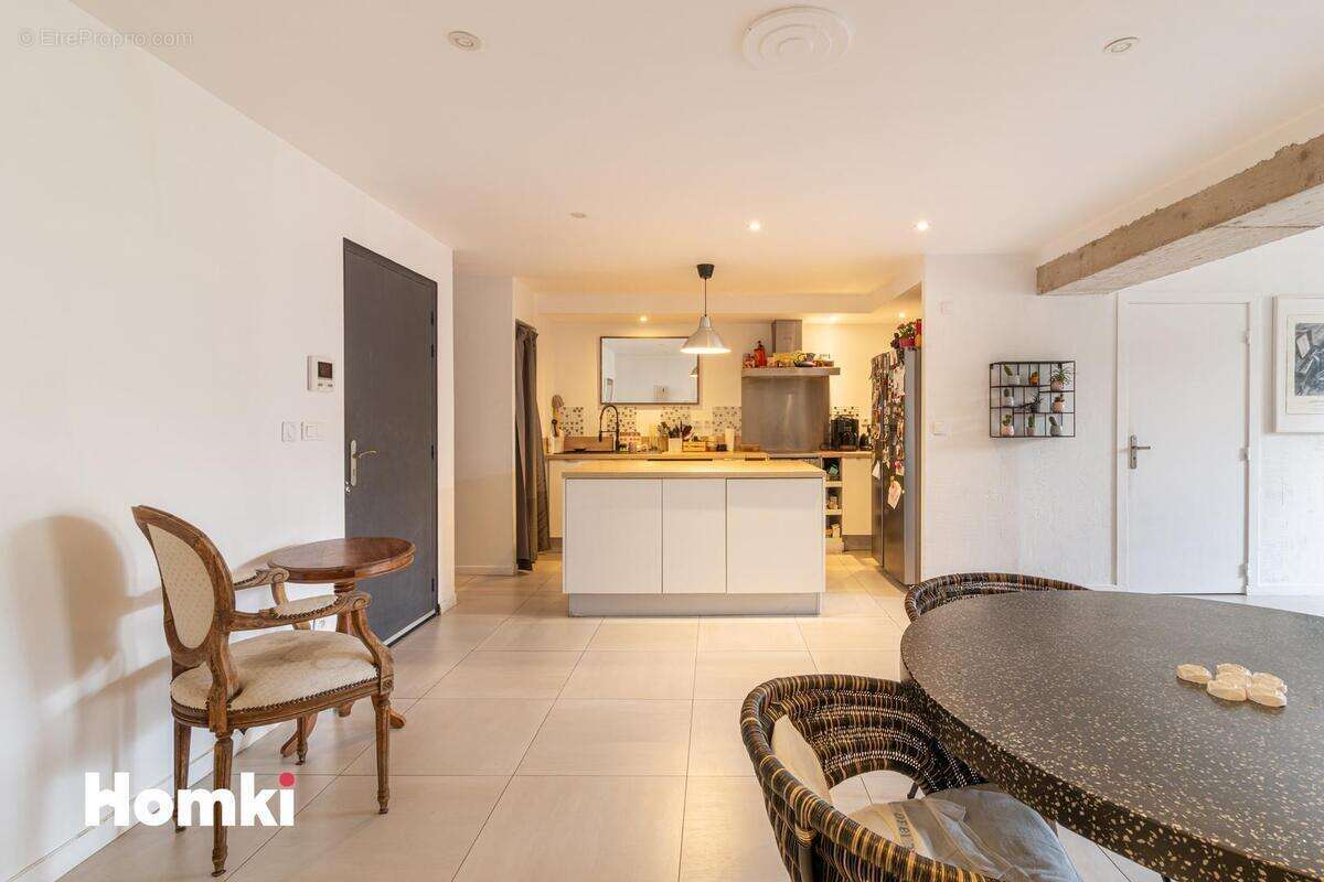 Appartement à MARSEILLE-7E