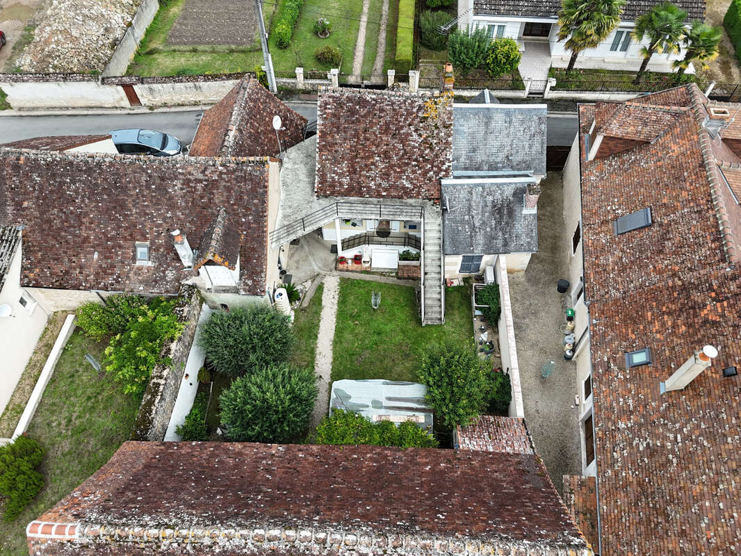 Maison à YZEURES-SUR-CREUSE