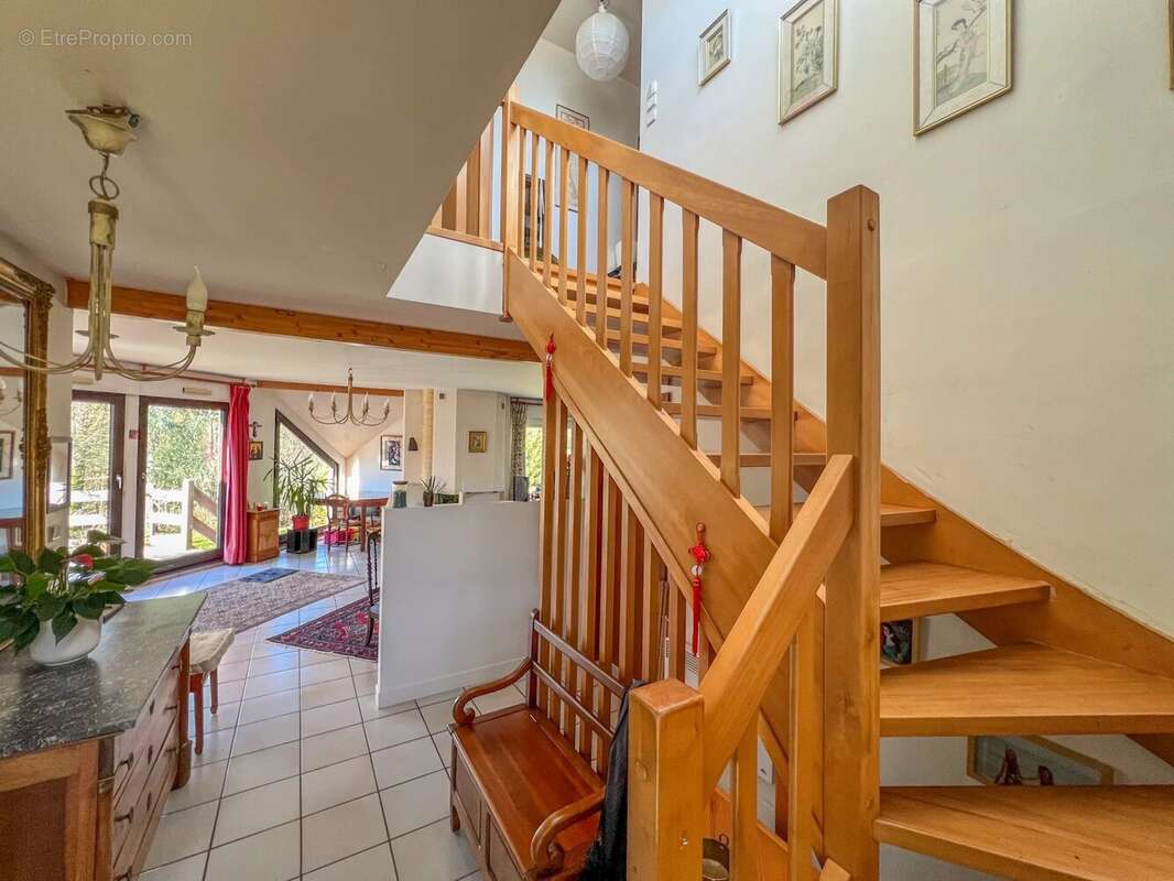 Maison à LE MESNIL-SAINT-DENIS