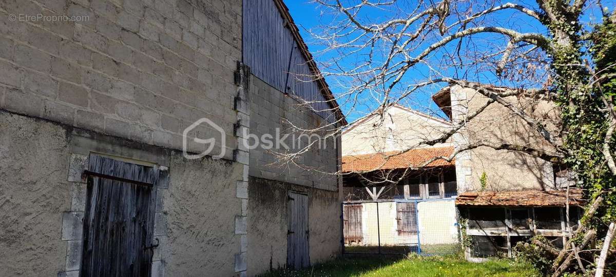 Maison à SIORAC-DE-RIBERAC