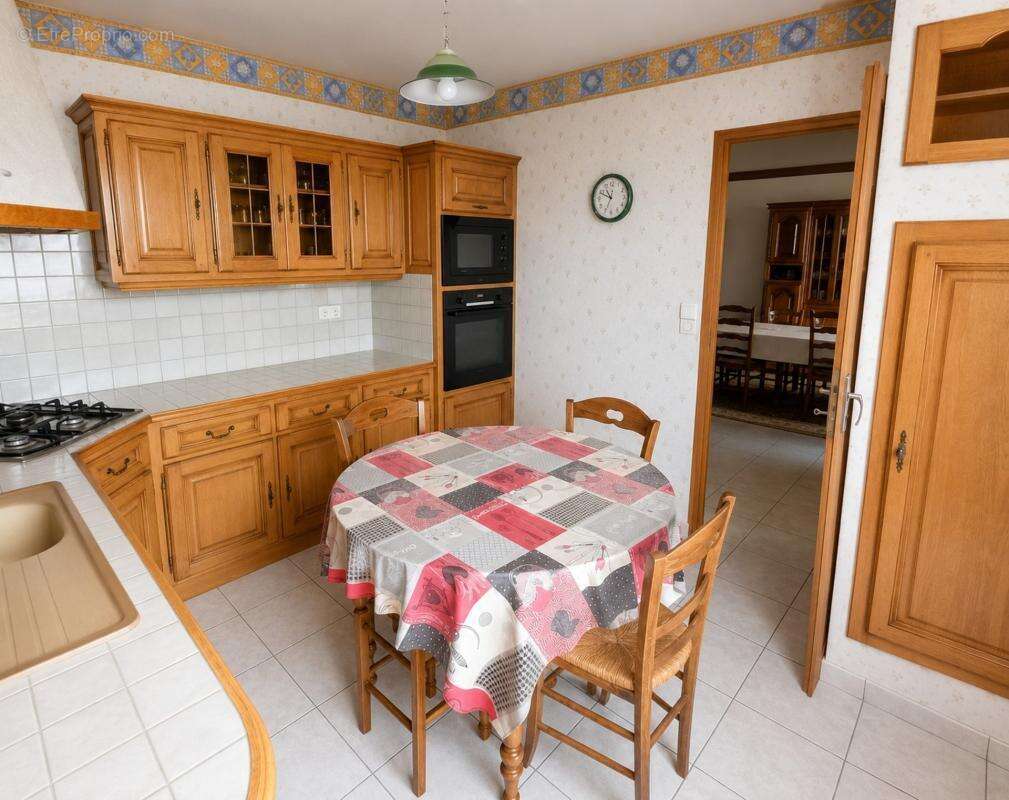 Maison plain-pied - 95m²-  AMBRIERES LES VALLEES (53) - photo 7