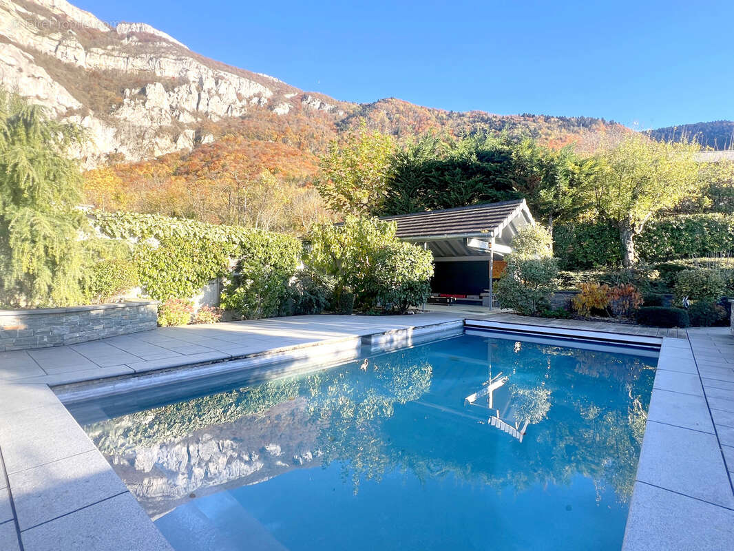 Maison à COLLONGES-SOUS-SALEVE