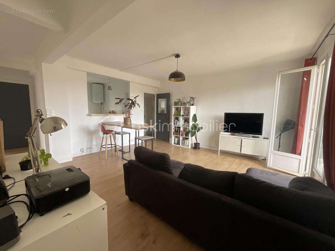 a Voir ! Appartement T4 3 chambres, à deux pas du centre ville et de ses commodités - photo 4