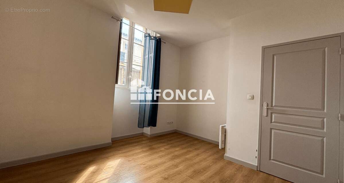 Appartement à ROQUEMAURE