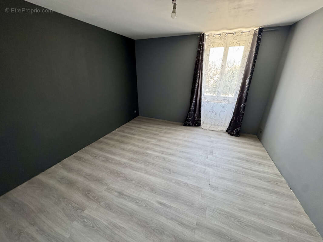 Maison rénové type 4 sur un terrain de 180 m2 - photo 8