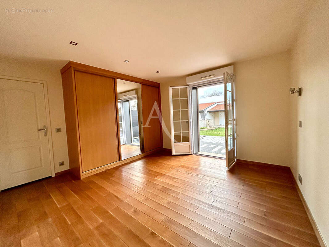 Maison à PARAY-VIEILLE-POSTE