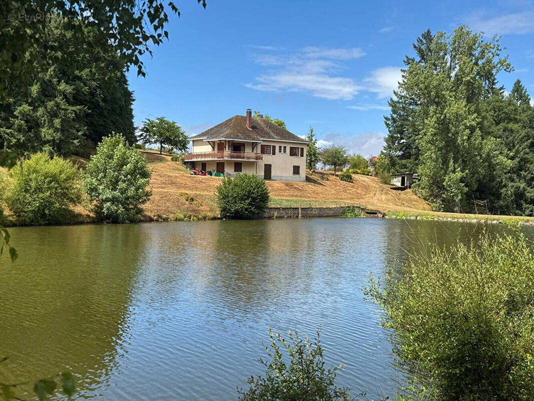 Maison à RILHAC-LASTOURS