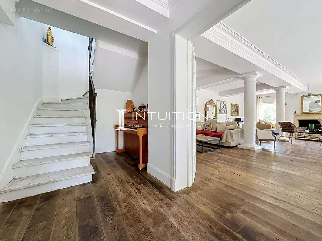 Mougins - Les Colles : Authentique villa de charme avec piscine - photo 4