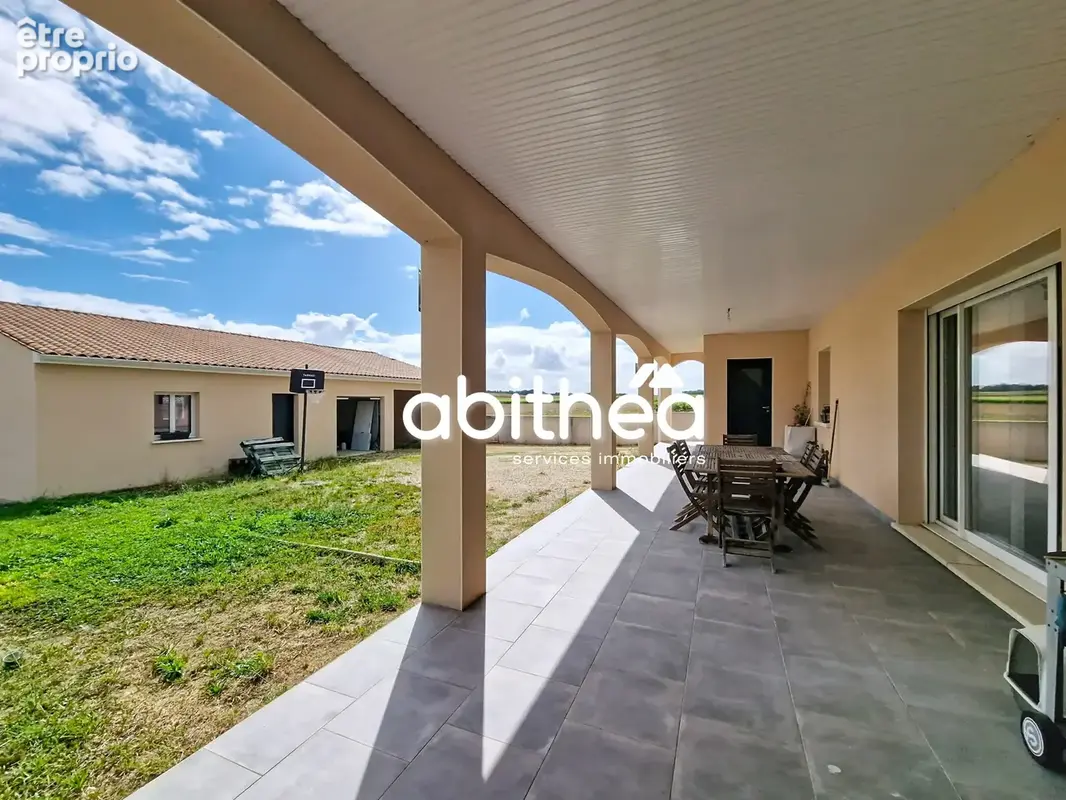 Maison recente de 2019, 155m2 inspiration provencale, 3 chambres dont suite  100m2 de garage  70m2 de terras - photo 20