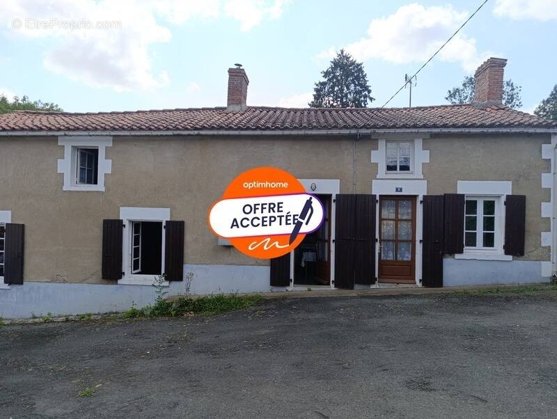 Maison à LA CAILLERE-SAINT-HILAIRE