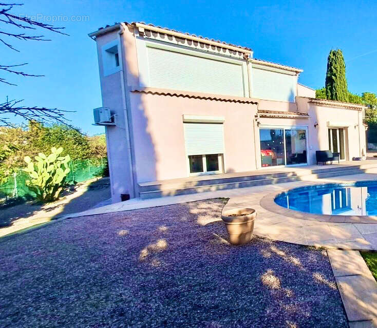 Maison à LA ROQUETTE-SUR-SIAGNE