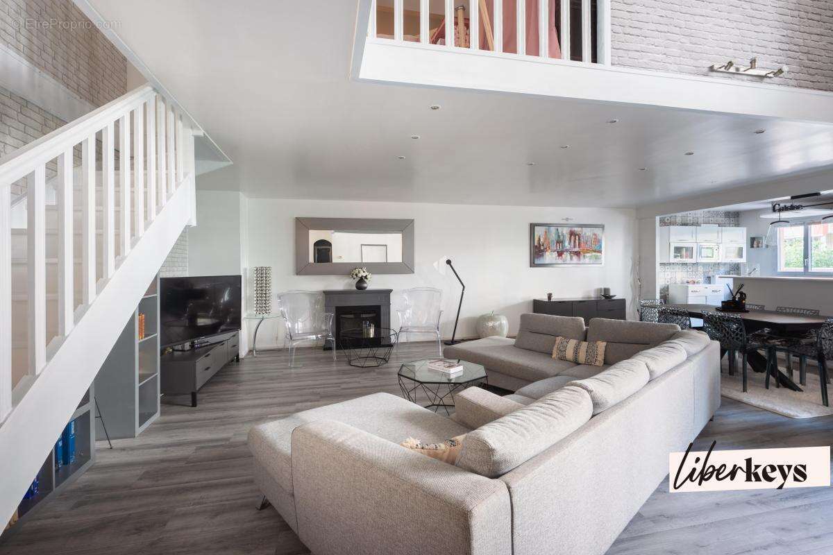 Appartement à COURBEVOIE