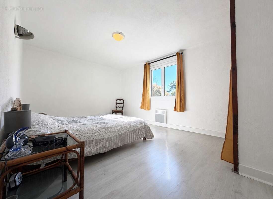 Maison à CREYSSENSAC-ET-PISSOT