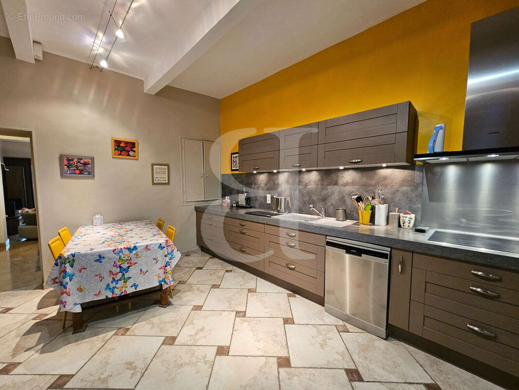 Maison à SAINTE-CECILE-LES-VIGNES