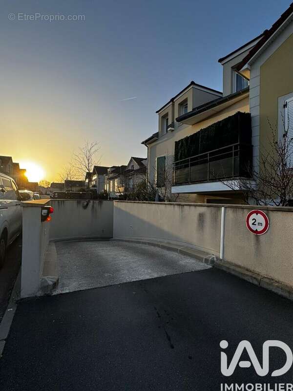 Photo 4 - Parking à VAUREAL